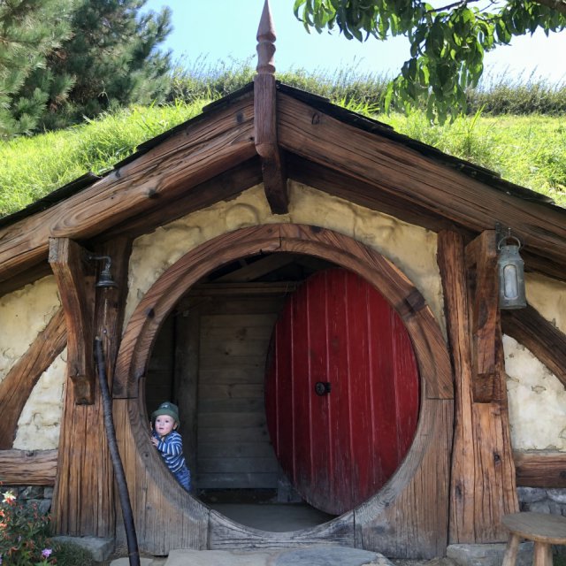 Baby in Hobbit Haus