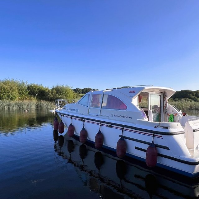 Hausboot von der Seite