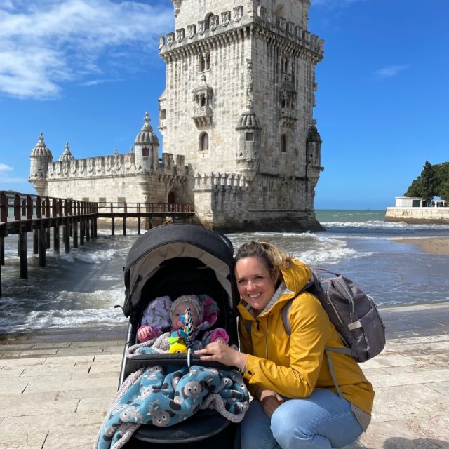 Familie erkundet Lissabon